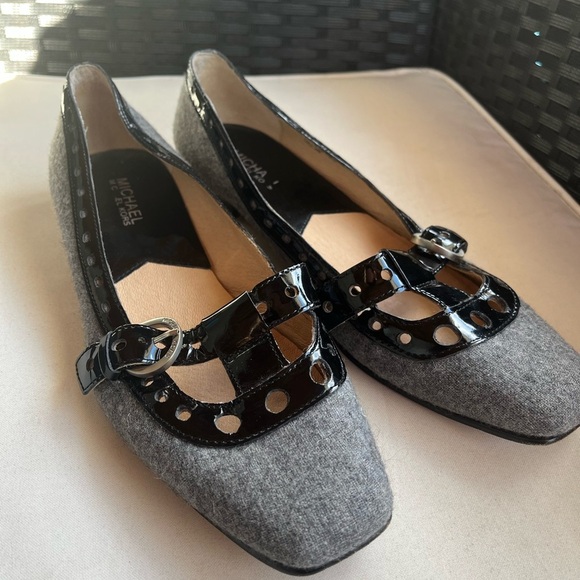 Michael Kors Women’s Grey Wool and Leather Mary‎ Jane Buckle Flats Size 8 - Picture 2 of 8